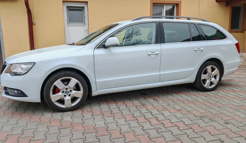 
								Skoda Superb full									
