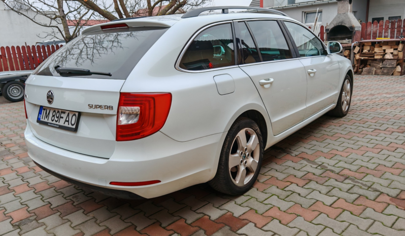 
								Skoda Superb full									