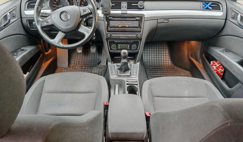 
								Skoda Superb full									