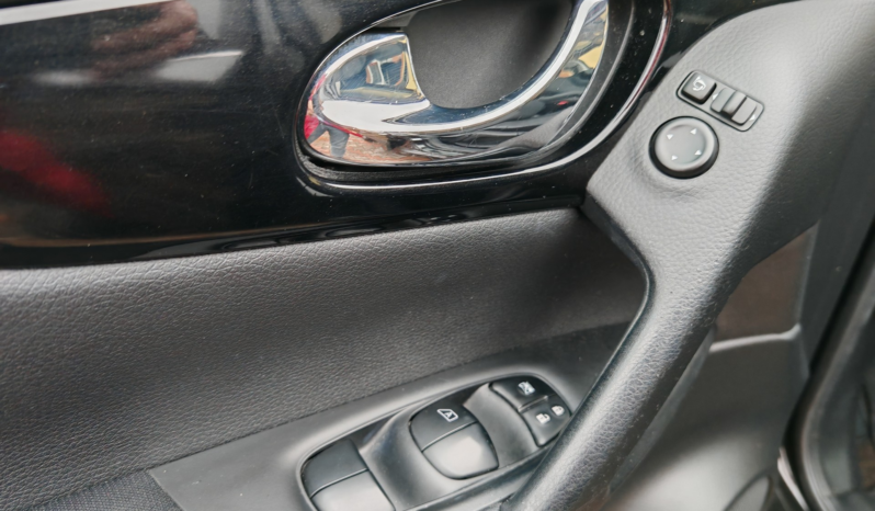 
								Nissan Qashqai Tekna full									