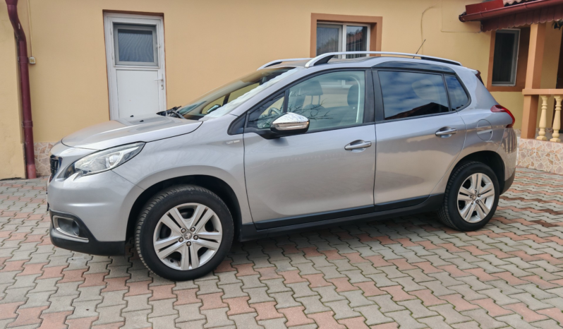 
								Peugeot 2008 1.2 PureTech Allure full									