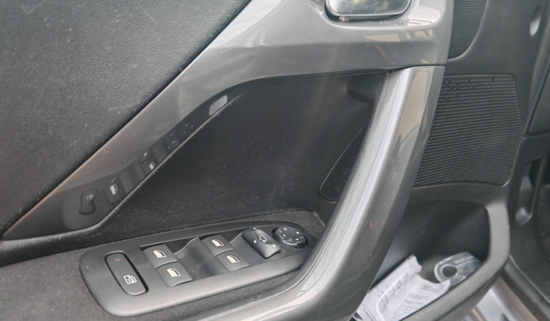 
								Peugeot 2008 1.2 PureTech Allure full									
