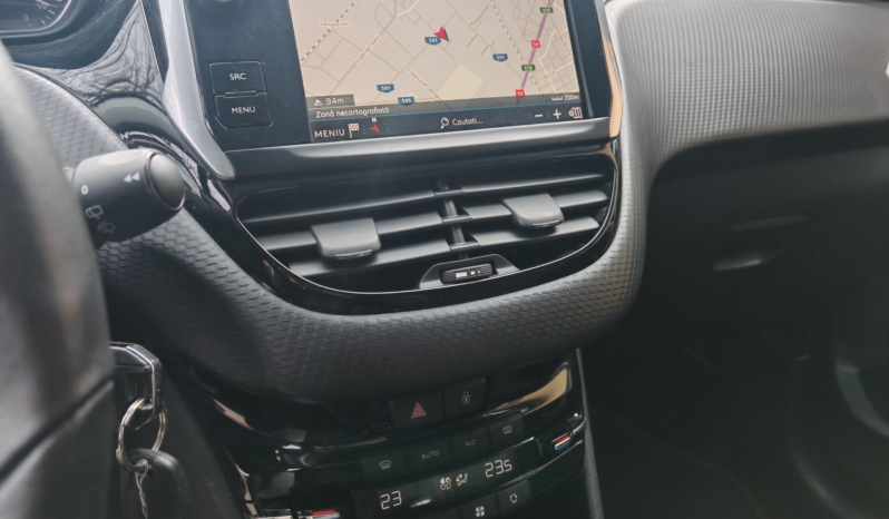 
								Peugeot 2008 1.2 PureTech Allure full									