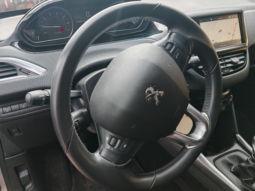 
										Peugeot 2008 1.2 PureTech Allure full									