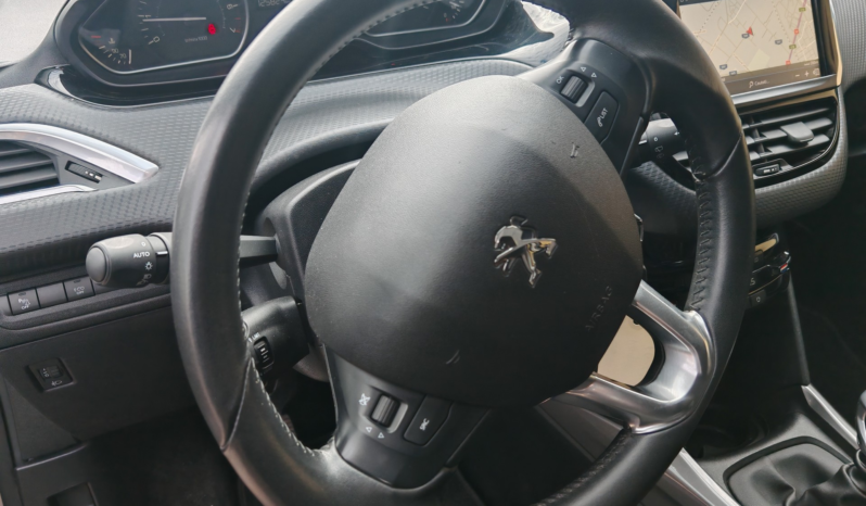 
								Peugeot 2008 1.2 PureTech Allure full									