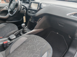 
										Peugeot 2008 1.2 PureTech Allure full									