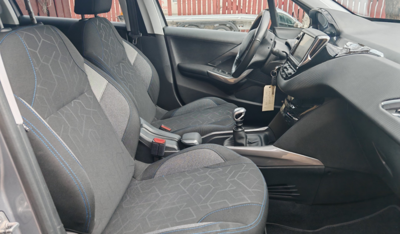 
								Peugeot 2008 1.2 PureTech Allure full									