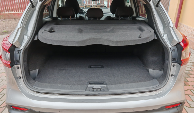 
								Nissan Qashqai N-Conecta full									