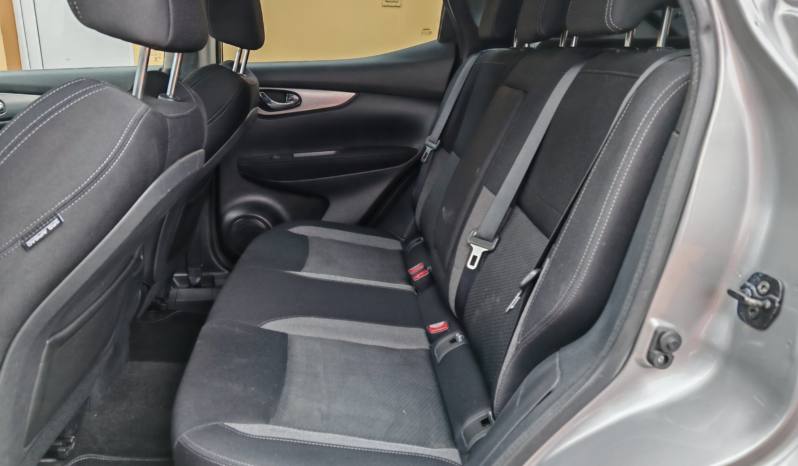 
								Nissan Qashqai N-Conecta full									