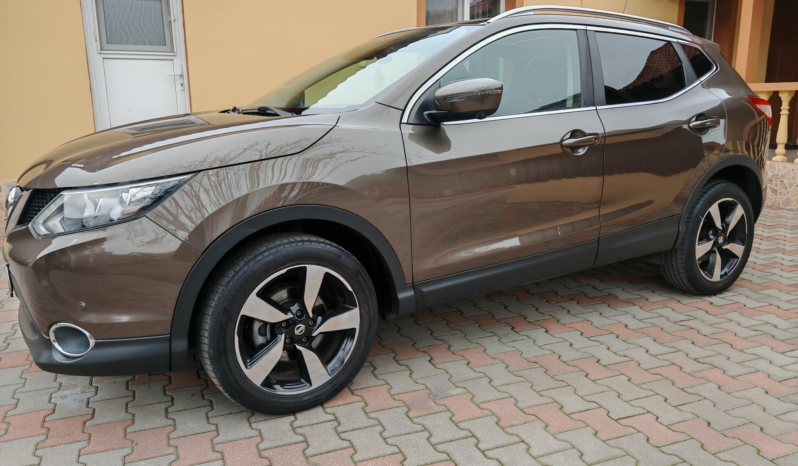 
								Nissan Qashqai N-Conecta full									