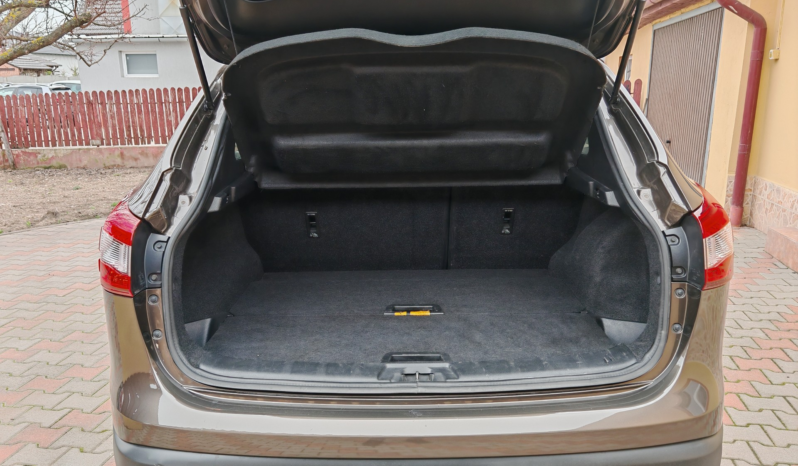 
								Nissan Qashqai N-Conecta full									