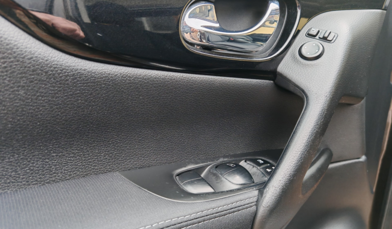 
								Nissan Qashqai N-Conecta full									