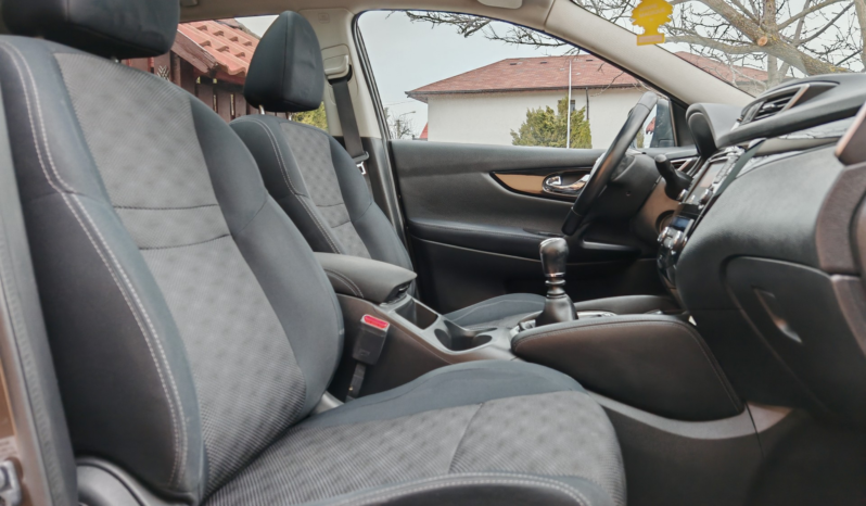 
								Nissan Qashqai N-Conecta full									