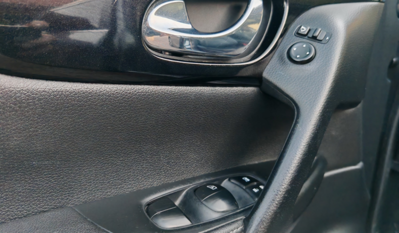 
								Nissan Qashqai 1.6 dCi Tekna 4×4 full									