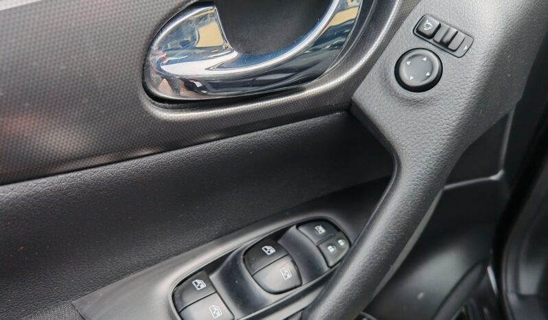 
								Nissan Qashqai 1.2 N-Connecta full									