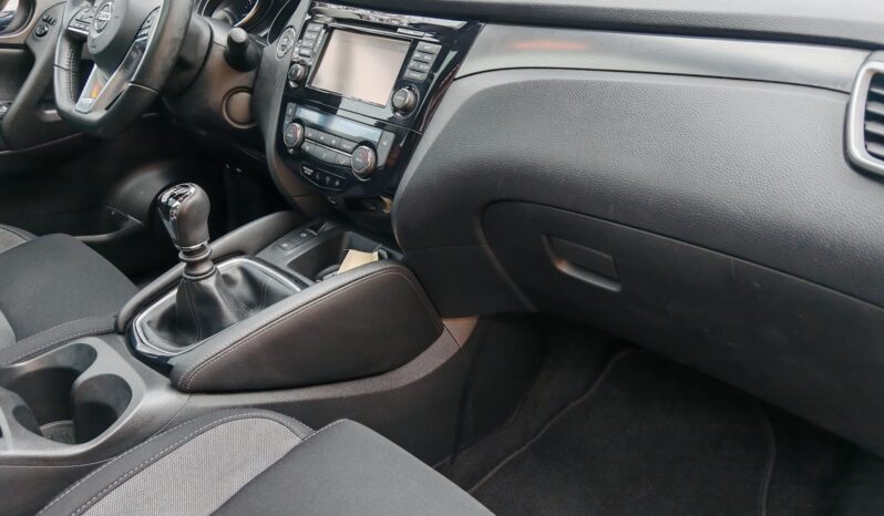 
								Nissan Qashqai 1.2 N-Connecta full									