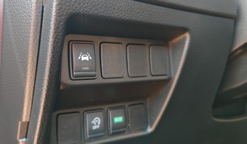 
								Nissan Qashqai N-Conecta full									