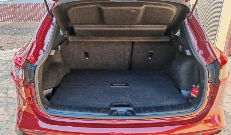 
								Nissan Qashqai N-Conecta full									