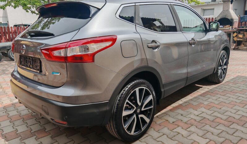 
								Nissan Qashqai 1.5 Turbodiesel Tekna full									