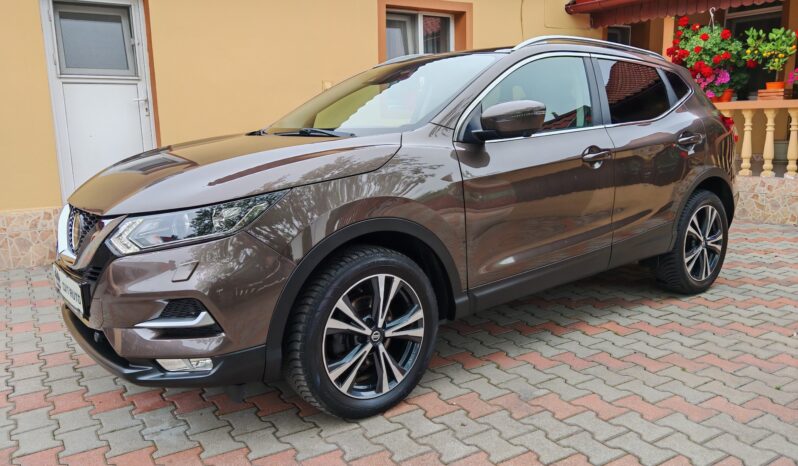 
								Nissan Qashqai 1.3 DIG-T N-Connecta full									