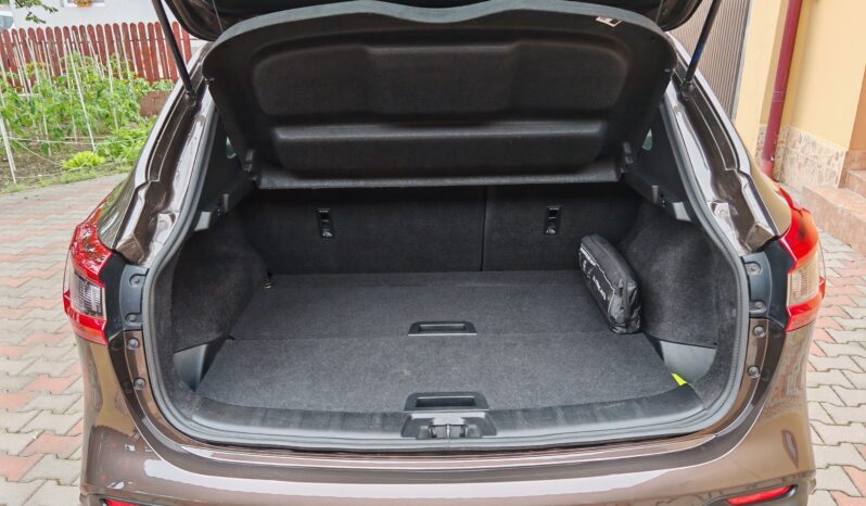 
								Nissan Qashqai 1.3 DIG-T N-Connecta full									