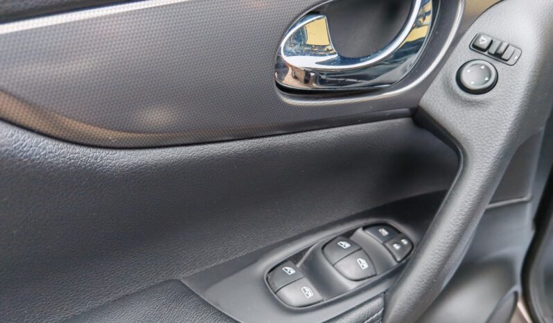 
								Nissan Qashqai 1.3 DIG-T N-Connecta full									