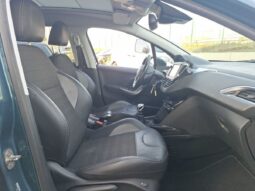 
										Peugeot 2008 1.2 PureTech Allure full									