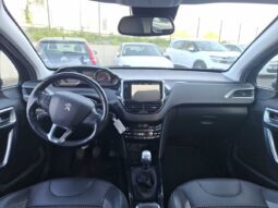 
										Peugeot 2008 1.2 PureTech Allure full									