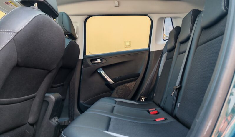 
								Peugeot 2008 1.2 PureTech Allure full									