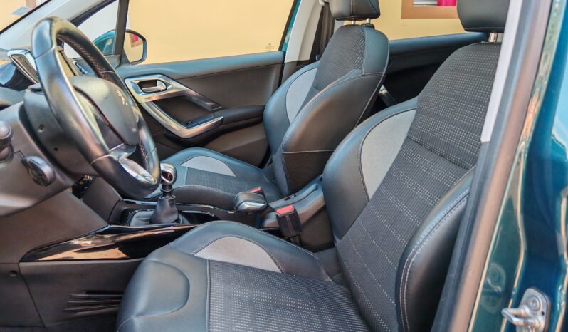 
								Peugeot 2008 1.2 PureTech Allure full									