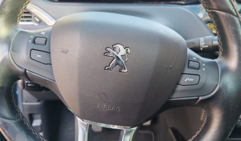 
								Peugeot 2008 1.2 PureTech Allure full									