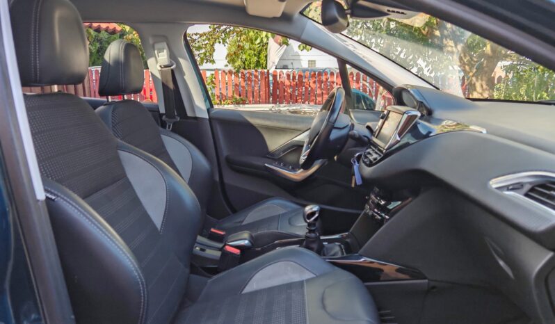 
								Peugeot 2008 1.2 PureTech Allure full									