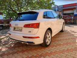 
										Audi Q5 2.0 TDI quattro Sport full									
