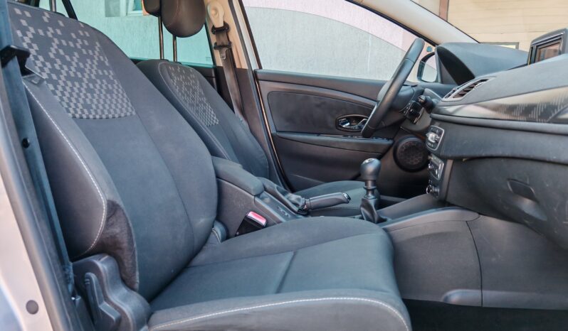 
								Renault Megane 1.5 dci 110 cp full									