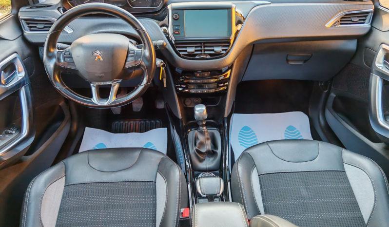 
								Peugeot 2008 1.2 PureTech Allure full									