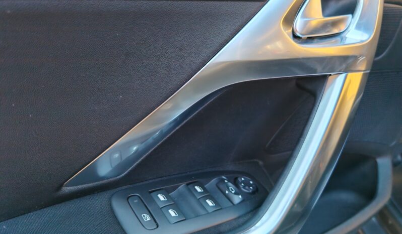 
								Peugeot 2008 1.2 PureTech Allure full									