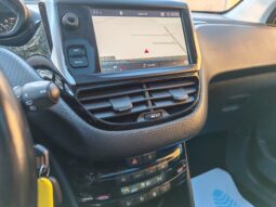 
										Peugeot 2008 1.2 PureTech Allure full									