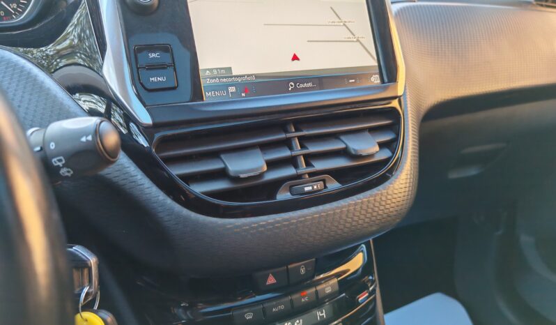 
								Peugeot 2008 1.2 PureTech Allure full									