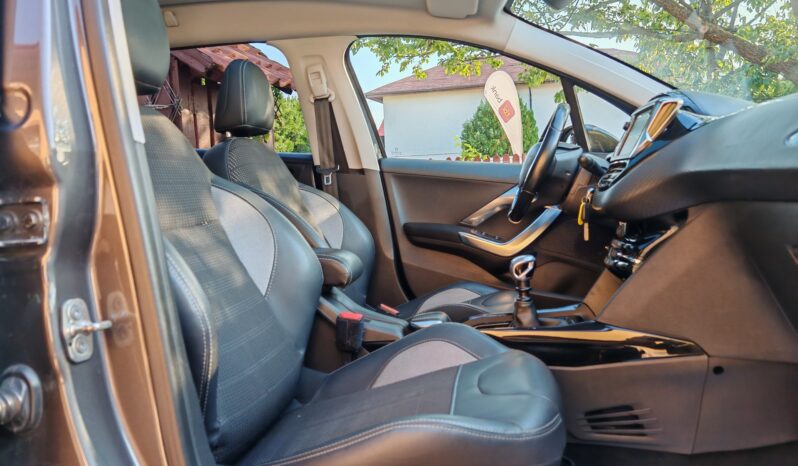 
								Peugeot 2008 1.2 PureTech Allure full									