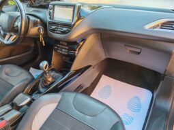 
										Peugeot 2008 1.2 PureTech Allure full									