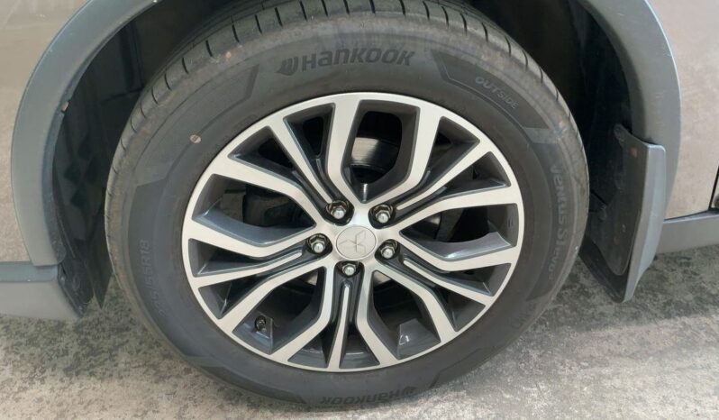 
								Mitsubishi Outlander 2.2 DI-D SUV-Star+ 4WD full									