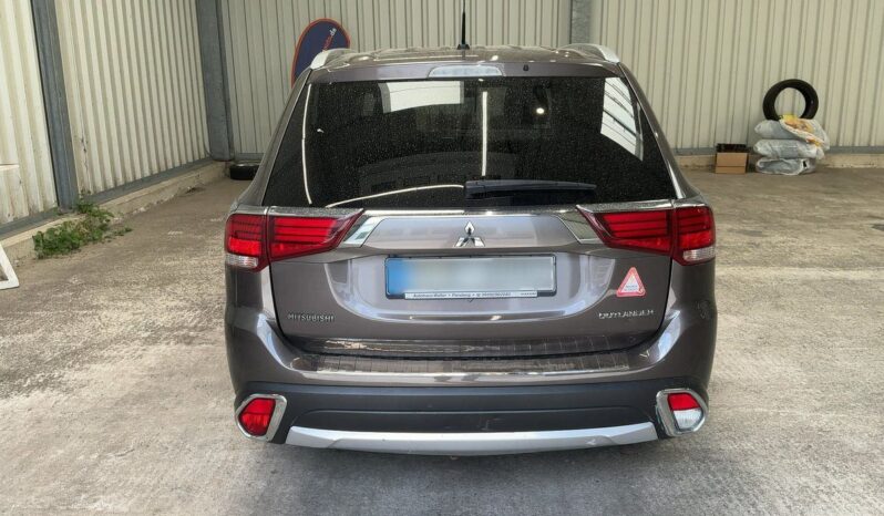 
								Mitsubishi Outlander 2.2 DI-D SUV-Star+ 4WD full									