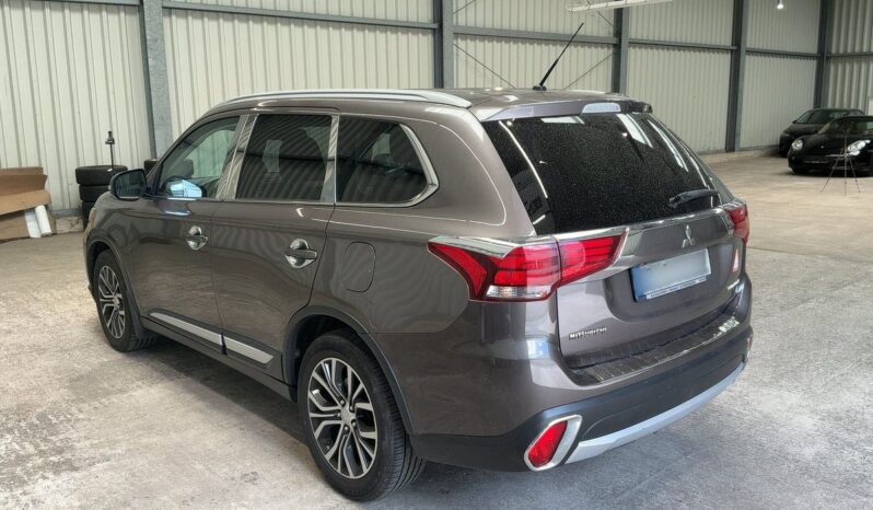 
								Mitsubishi Outlander 2.2 DI-D SUV-Star+ 4WD full									