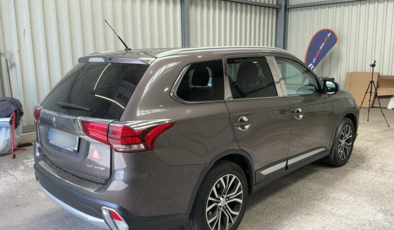 
								Mitsubishi Outlander 2.2 DI-D SUV-Star+ 4WD full									