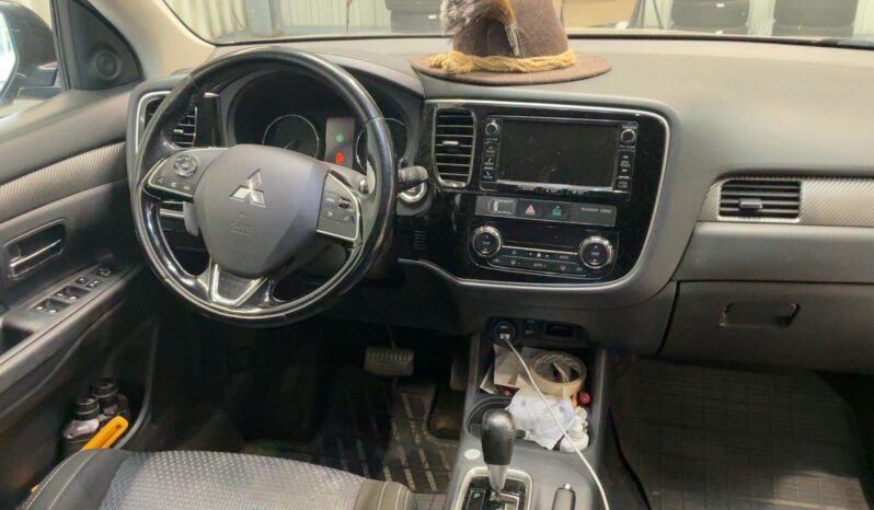 
								Mitsubishi Outlander 2.2 DI-D SUV-Star+ 4WD full									