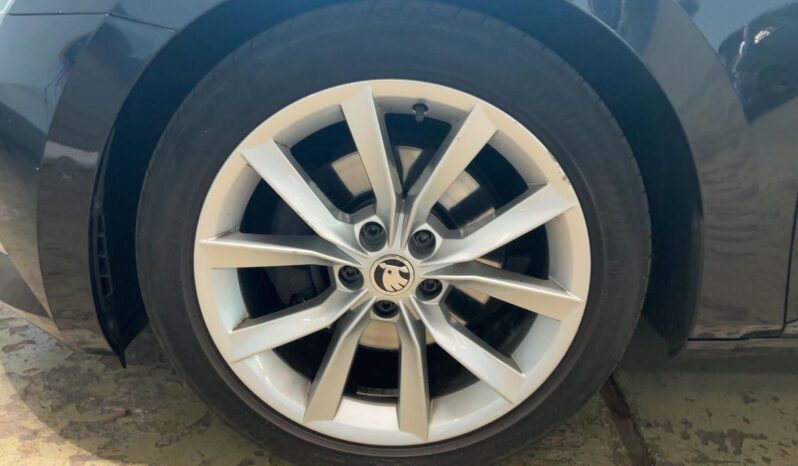 
								Skoda Superb 2.0 TDI Style full									