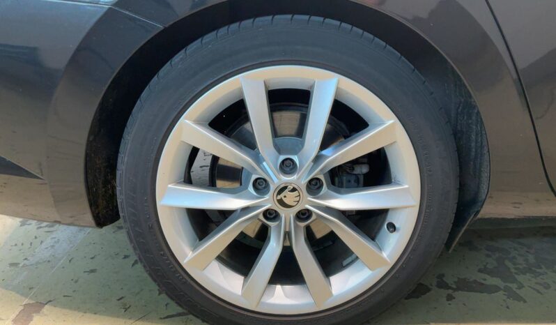 
								Skoda Superb 2.0 TDI Style full									